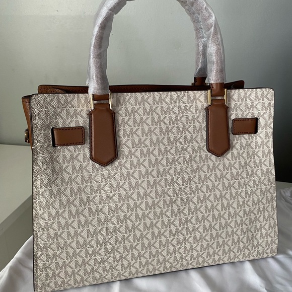Michael Kors satchel and matching wallet - Picture 11 of 12